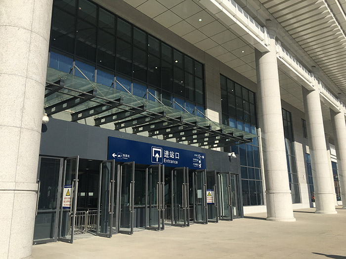 全國、省市政協(xié)委員體驗蘭渝鐵路、視察階州廣場