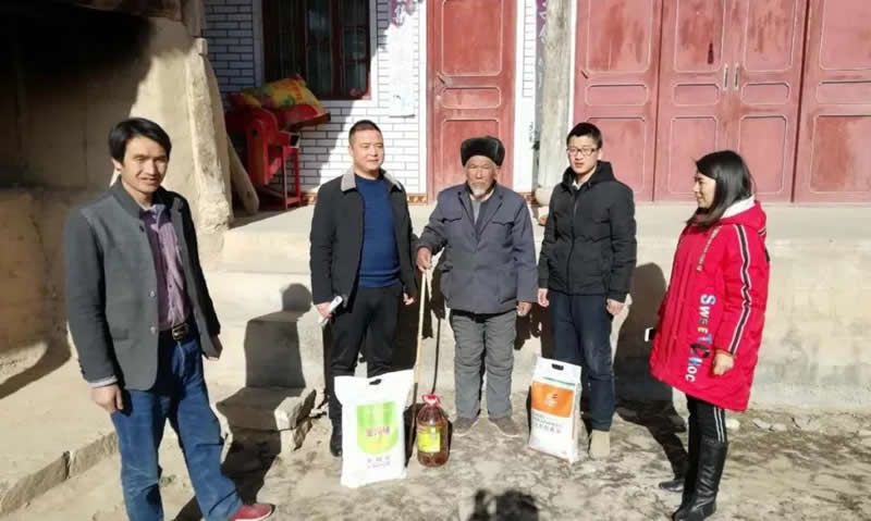 堅持精準幫扶，合力脫貧攻堅——市龍江城鄉(xiāng)發(fā)展集團、隴南太平洋財險公司聯(lián)合開展幫扶文縣橋頭鎮(zhèn)安子坡村2019年春節(jié)慰問活動