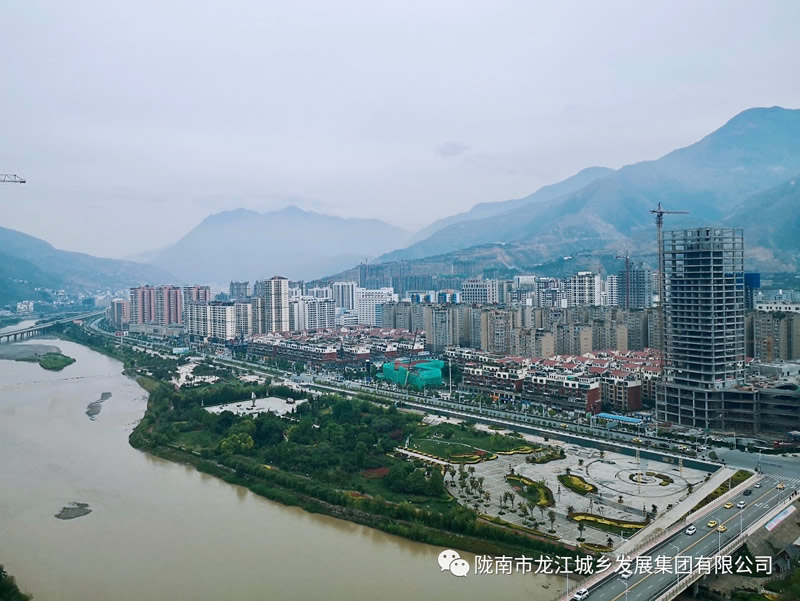 匠心傾注、喜封金頂——龍江?雙子座商住小區(qū)主體順利封頂