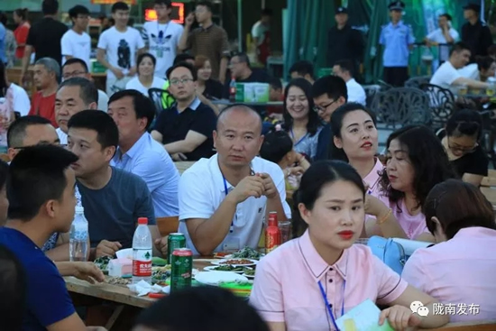 好嗨喲！隴南第一屆青島啤酒節(jié)開幕啦，為期8天