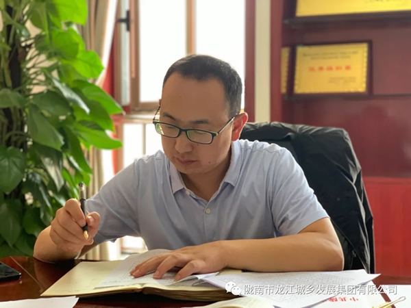 市龍江集團“不忘初心、牢記使命”主題教育讀書班舉行結(jié)班式