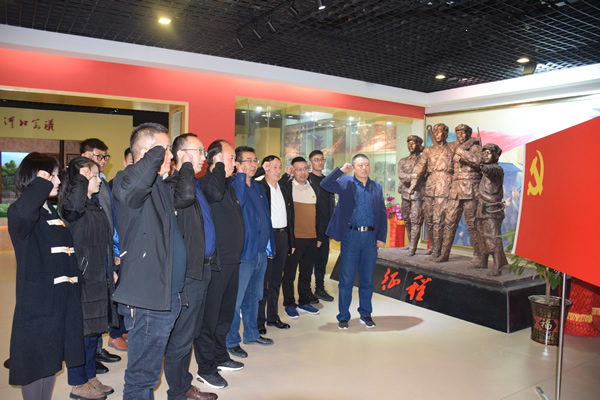 市龍江集團(tuán)開展“不忘初心、牢記使命”主題黨日活動