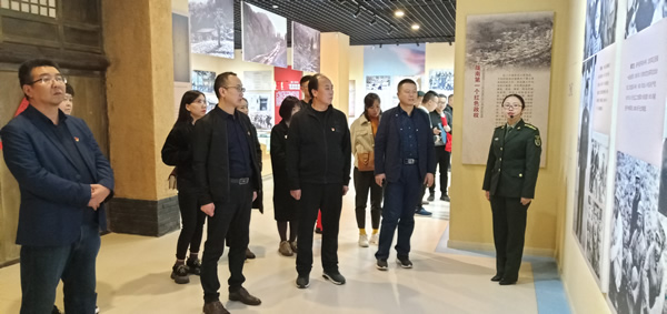 市龍江集團(tuán)開展“不忘初心、牢記使命”主題黨日活動