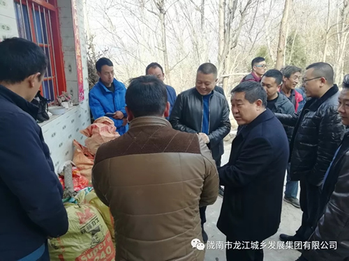 市龍江集團在文縣橋頭鎮(zhèn)安子坡村開展“解難題、辦實事、送溫暖”活動