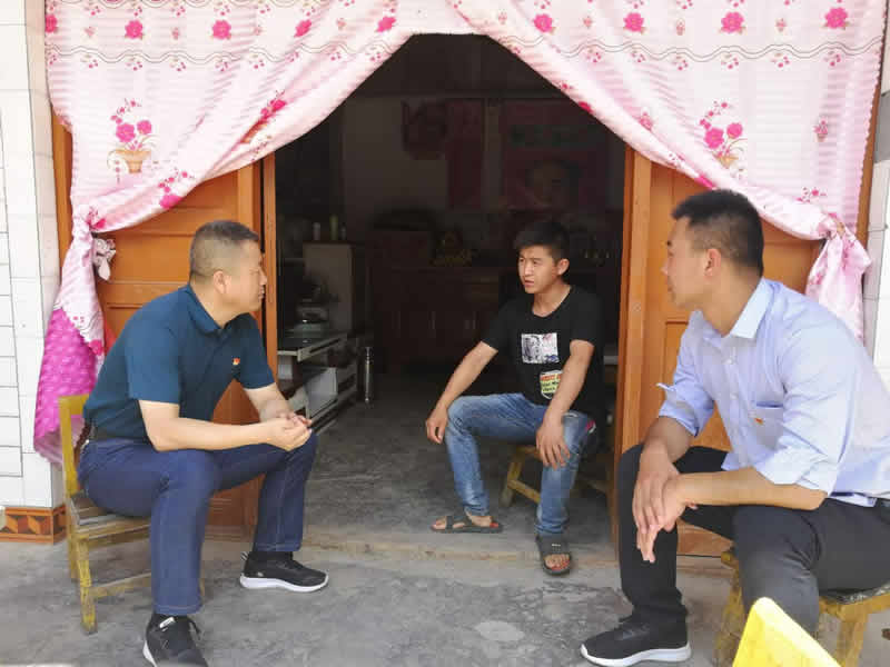 “感黨恩、憶黨史”，--市龍江城鄉(xiāng)發(fā)展集團公司開展慶祝建黨99周年主題黨日活動