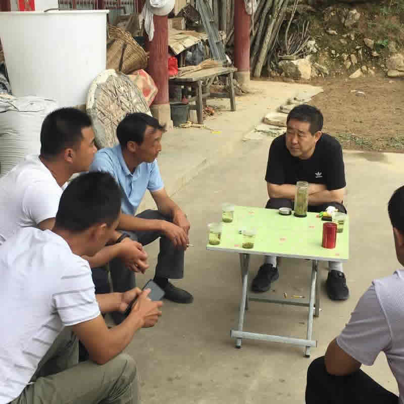 翟永鵬深入幫扶村查看了解受災和自救情況